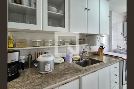 Apartamento à venda com 90m², 3 quartos e 2 vagas Apartamento à venda com 90m², 3 quartos e 2 vagasCozinha e Área de Serviço