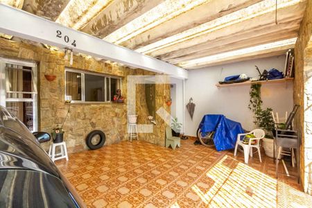 Casa à venda com 220m², 4 quartos e 2 vagas Casa à venda com 220m², 4 quartos e 2 vagasGaragem