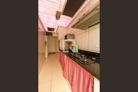 Casa à venda com 220m², 4 quartos e 2 vagas Casa à venda com 220m², 4 quartos e 2 vagasCozinha