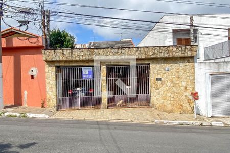 Casa à venda com 220m², 4 quartos e 2 vagas Casa à venda com 220m², 4 quartos e 2 vagasFachada