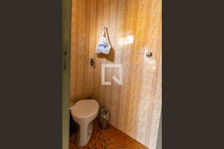 Casa à venda com 220m², 4 quartos e 2 vagas Casa à venda com 220m², 4 quartos e 2 vagasBanheiro de serviço