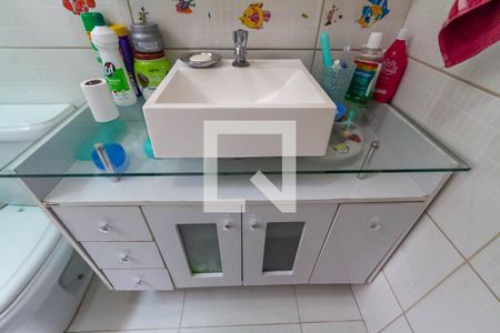 Casa à venda com 220m², 4 quartos e 2 vagas Casa à venda com 220m², 4 quartos e 2 vagasBanheiro 2