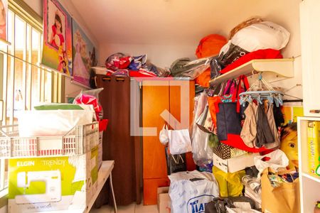 Casa à venda com 220m², 4 quartos e 2 vagas Casa à venda com 220m², 4 quartos e 2 vagasQuarto de serviço