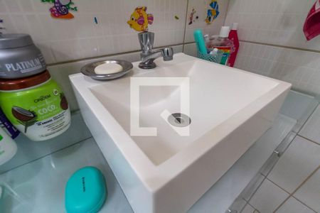 Casa à venda com 220m², 4 quartos e 2 vagas Casa à venda com 220m², 4 quartos e 2 vagasBanheiro 2