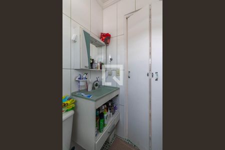 Casa à venda com 220m², 4 quartos e 2 vagas Casa à venda com 220m², 4 quartos e 2 vagasBanheiro 1