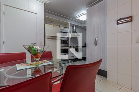 Apartamento à venda com 131m², 3 quartos e 3 vagas Apartamento à venda com 131m², 3 quartos e 3 vagasCozinha