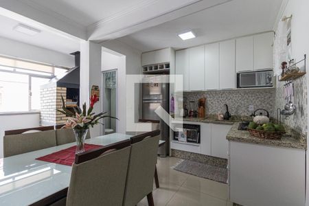 Cozinha e Área de Serviço de apartamento à venda com 2 quartos, 72m² em Vila Ipiranga, Porto Alegre