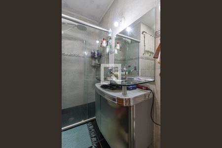Banheiro de apartamento à venda com 2 quartos, 72m² em Vila Ipiranga, Porto Alegre