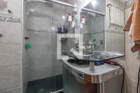 Banheiro de apartamento à venda com 2 quartos, 72m² em Vila Ipiranga, Porto Alegre