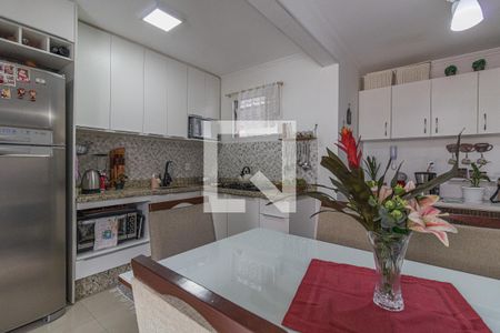 Cozinha e Área de Serviço de apartamento à venda com 2 quartos, 72m² em Vila Ipiranga, Porto Alegre