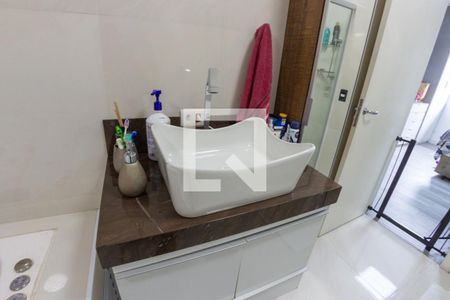 Casa à venda com 230m², 3 quartos e 4 vagasBanheiro da Suíte