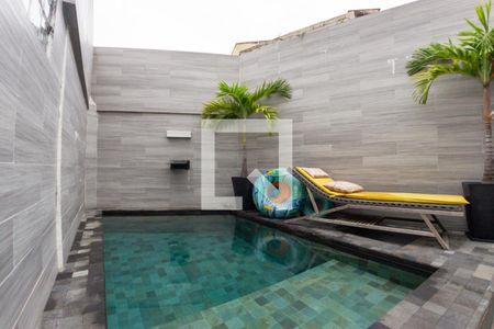 Casa à venda com 230m², 3 quartos e 4 vagasPiscina