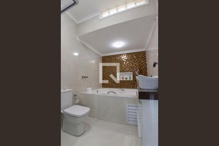 Casa à venda com 230m², 3 quartos e 4 vagasBanheiro da Suíte