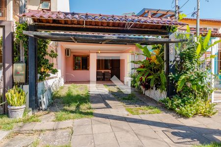 Casa à venda com 82m², 2 quartos e 2 vagas Casa à venda com 82m², 2 quartos e 2 vagasFachada