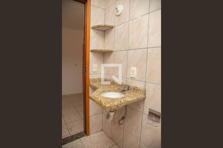 Casa à venda com 492m², 4 quartos e 2 vagas Casa à venda com 492m², 4 quartos e 2 vagasBanheiro da suíte 2