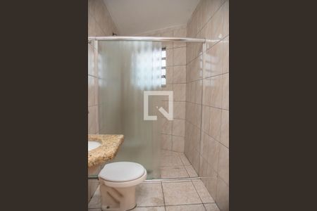 Casa à venda com 492m², 4 quartos e 2 vagas Casa à venda com 492m², 4 quartos e 2 vagasBanheiro da suíte 2