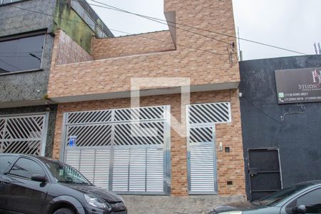 Casa à venda com 492m², 4 quartos e 2 vagas Casa à venda com 492m², 4 quartos e 2 vagasFachada + placa