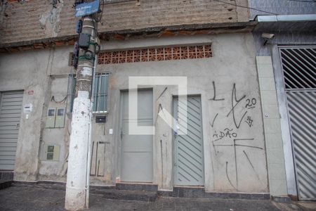 Casa à venda com 492m², 4 quartos e 2 vagas Casa à venda com 492m², 4 quartos e 2 vagasFachada da casa 2