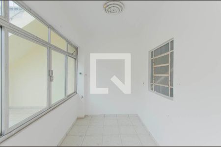 Casa à venda com 220m², 2 quartos e 2 vagasÁrea de Serviço