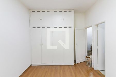 Casa à venda com 300m², 4 quartos e 3 vagas Casa à venda com 300m², 4 quartos e 3 vagasSuite 1