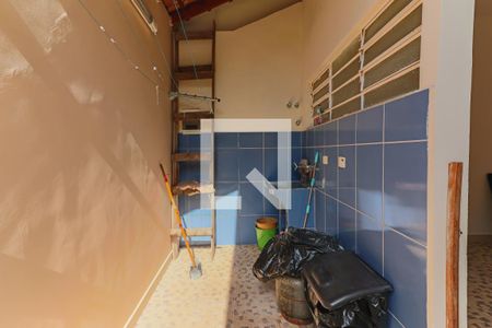 Casa à venda com 300m², 4 quartos e 3 vagas Casa à venda com 300m², 4 quartos e 3 vagasLavanderia