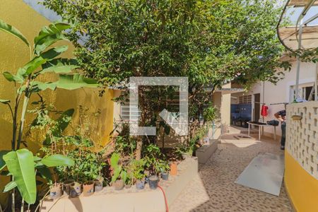 Casa à venda com 300m², 4 quartos e 3 vagas Casa à venda com 300m², 4 quartos e 3 vagasGaragem / Quintal