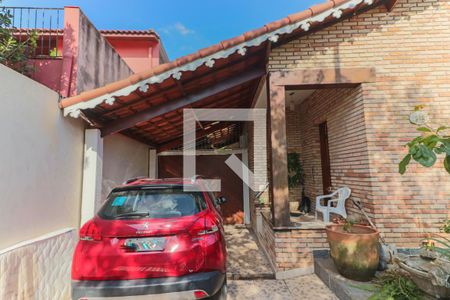 Casa à venda com 300m², 4 quartos e 3 vagas Casa à venda com 300m², 4 quartos e 3 vagasGaragem / Quintal