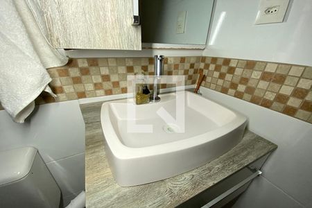 Casa de condomínio à venda com 130m², 3 quartos e 2 vagasPia do Banheiro