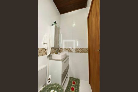 Casa de condomínio à venda com 130m², 3 quartos e 2 vagasBanheiro