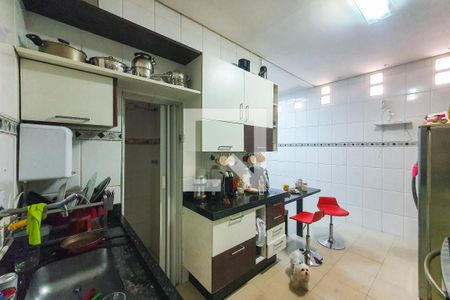 Casa à venda com 170m², 4 quartos e 4 vagas Casa à venda com 170m², 4 quartos e 4 vagasCozinha