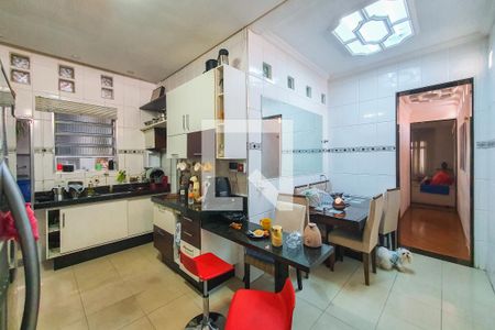 Casa à venda com 170m², 4 quartos e 4 vagas Casa à venda com 170m², 4 quartos e 4 vagasCozinha