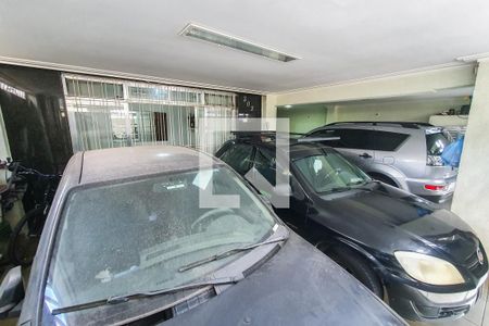 Casa à venda com 170m², 4 quartos e 4 vagas Casa à venda com 170m², 4 quartos e 4 vagasGaragem