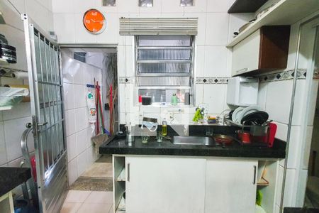 Casa à venda com 170m², 4 quartos e 4 vagas Casa à venda com 170m², 4 quartos e 4 vagasCozinha