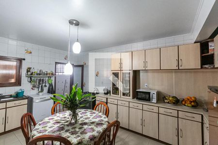 Casa à venda com 341m², 4 quartos e 4 vagas Casa à venda com 341m², 4 quartos e 4 vagasCozinha
