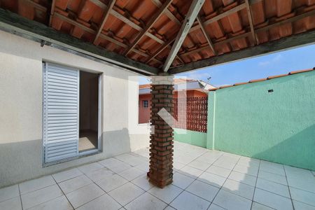 Casa à venda com 120m², 3 quartos e 2 vagas Casa à venda com 120m², 3 quartos e 2 vagasTerraço