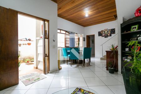 Sala de casa para alugar com 4 quartos, 220m² em Santa Teresinha, São Paulo