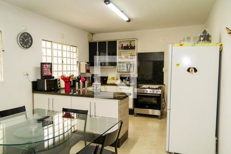 Casa à venda com 172m², 4 quartos e 2 vagas Casa à venda com 172m², 4 quartos e 2 vagasCopa e Cozinha