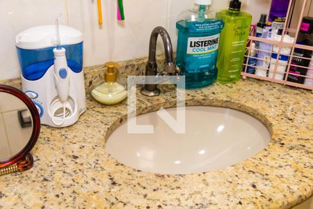 Casa à venda com 172m², 4 quartos e 2 vagas Casa à venda com 172m², 4 quartos e 2 vagasBanheiro