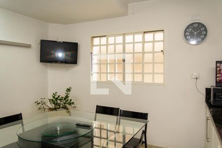 Casa à venda com 172m², 4 quartos e 2 vagas Casa à venda com 172m², 4 quartos e 2 vagasCopa e Cozinha