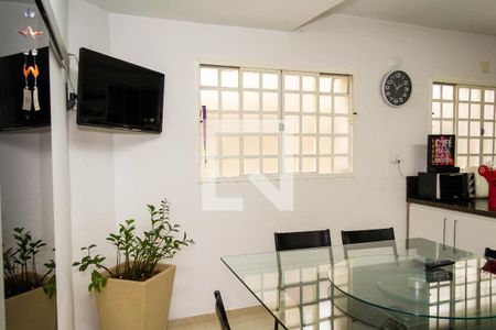 Casa à venda com 172m², 4 quartos e 2 vagas Casa à venda com 172m², 4 quartos e 2 vagasCopa e Cozinha