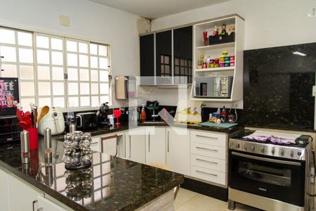 Casa à venda com 172m², 4 quartos e 2 vagas Casa à venda com 172m², 4 quartos e 2 vagasCopa e Cozinha