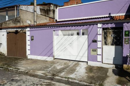 Casa para alugar com 70m², 2 quartos e 2 vagasFachada