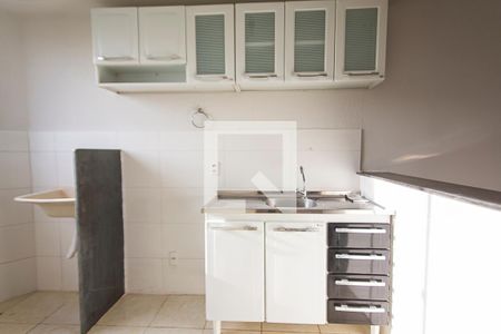 Cozinha de apartamento para alugar com 2 quartos, 48m² em Jardim Europa, Uberlândia