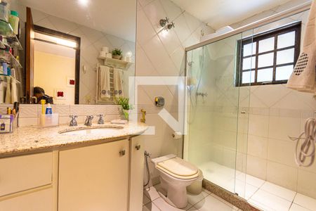 Banheiro da Suíte de casa de condomínio à venda com 5 quartos, 280m² em Badu, Niterói