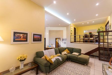 Casa de condomínio à venda com 280m², 5 quartos e 4 vagasSala