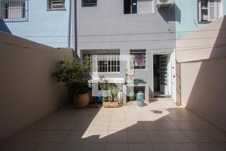 Casa à venda com 150m², 3 quartos e 1 vaga Casa à venda com 150m², 3 quartos e 1 vagaQuintal