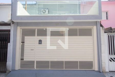 Casa à venda com 150m², 3 quartos e 1 vaga Casa à venda com 150m², 3 quartos e 1 vagaFachada