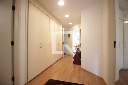 Apartamento à venda com 206m², 3 quartos e 2 vagasCorredor