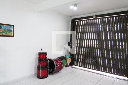 Garagem de casa à venda com 3 quartos, 216m² em Vila Invernada, São Paulo
