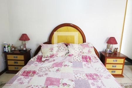 Casa à venda com 216m², 3 quartos e 4 vagasQuarto Suíte